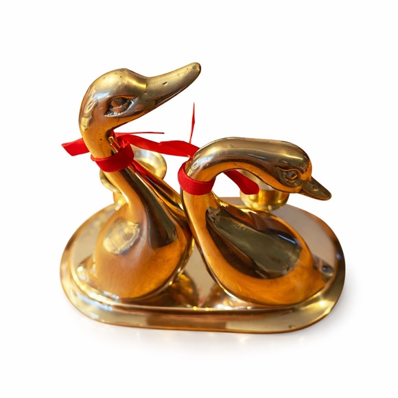 Vintage Brass Swan Double Candlestick Holder Patina MCM Shelf Decor Taiwan 5.5" - Picture 3 of 9